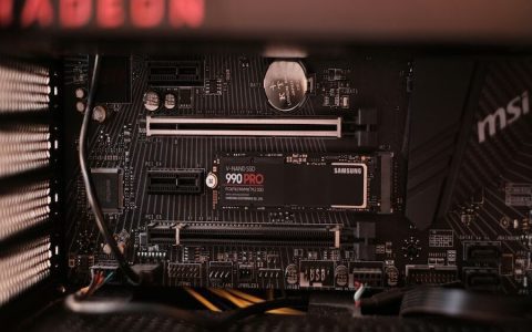 Micro SD Card vs SSD: Understanding the main pros and cons so you can buy the best one.