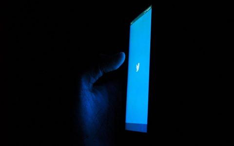 Is 2000 nits brightness actually good for a phone? (Find out why this brightness level is perfect for outdoor use)