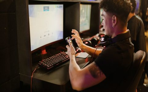 Finding the best wifi channel for gaming? Learn these easy tricks for less game lag.